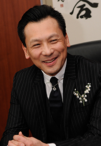 井上裕之氏