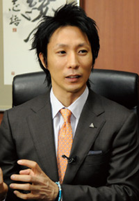 米田功氏