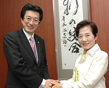 篠原欣子氏 × 青木仁志
