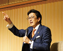 青木仁志氏 × 青木仁志