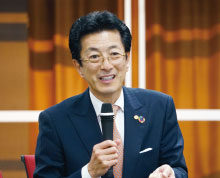 青木仁志氏 × 青木仁志